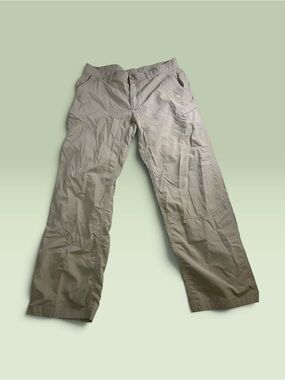 The North Face Men's Tan shorts size 36”